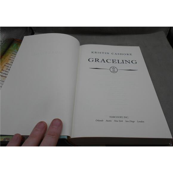 Graceling by Kristin Cashore Hardcover 2008 Harcourt Hardcover Very Good - Picture 4 of 7
